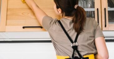 medium-shot-woman-cleaning-cabinet medium-shot-woman-cleaning-cabinet